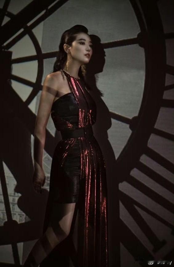 🎆港星女神周海媚👉不管过了多少年，她的美都不会过时。那种从骨子里透出来的气质