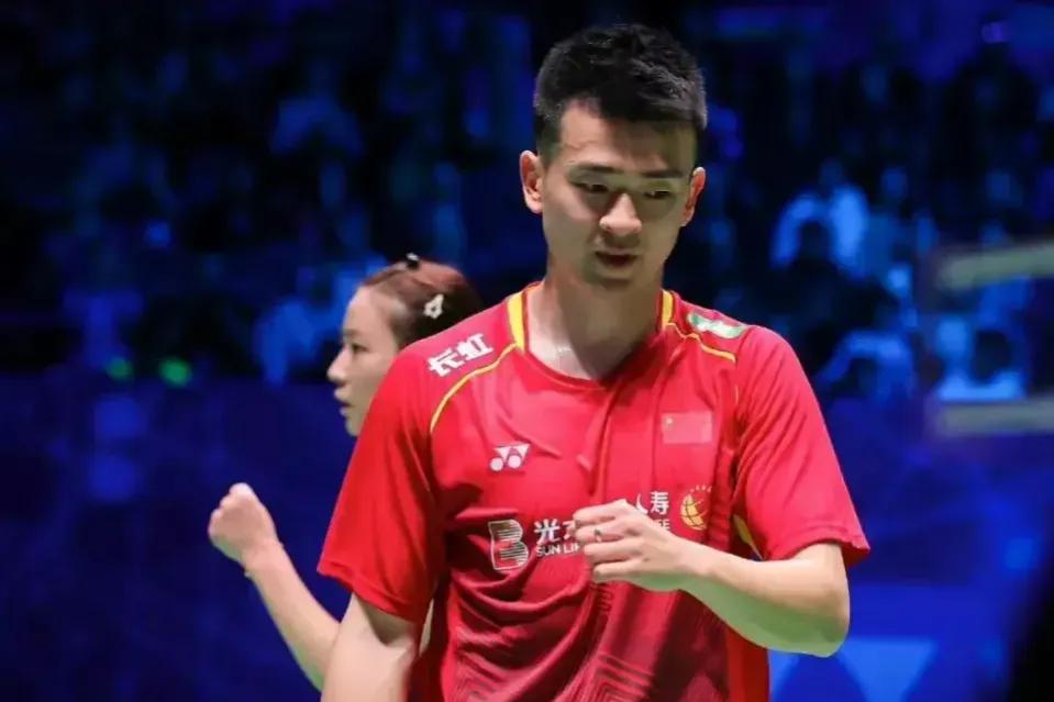 #2024法国羽毛球公开赛# 郑思维/黄雅琼三局21-15、16-21、24-2
