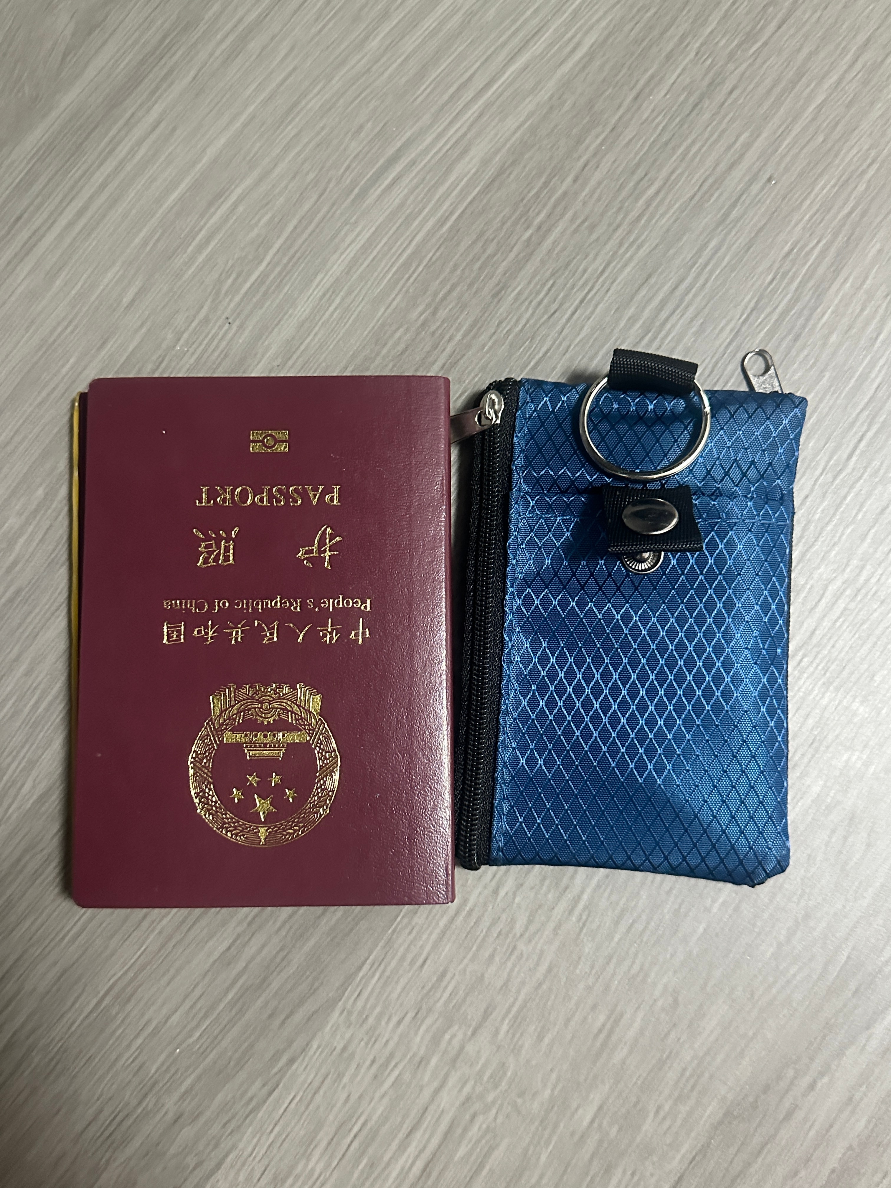 买东西不看尺寸：买来装护照的 