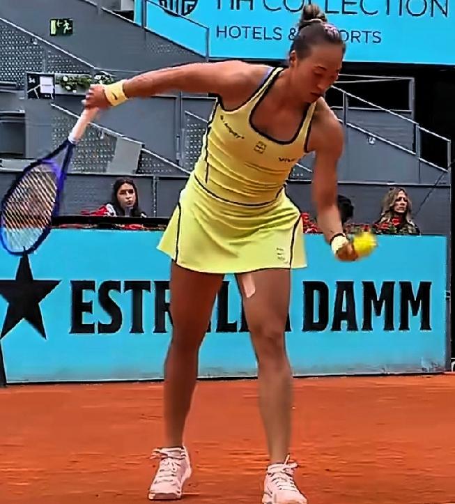 5月9日深夜，WTA1000罗马站第三轮，郑钦文激战三盘，以 6-4、4-6、4