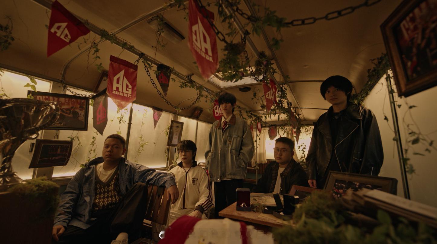 KPL经典组合重聚表演赛KPL十周年放大招，不光老队伍重聚，还要复刻经典决赛。当