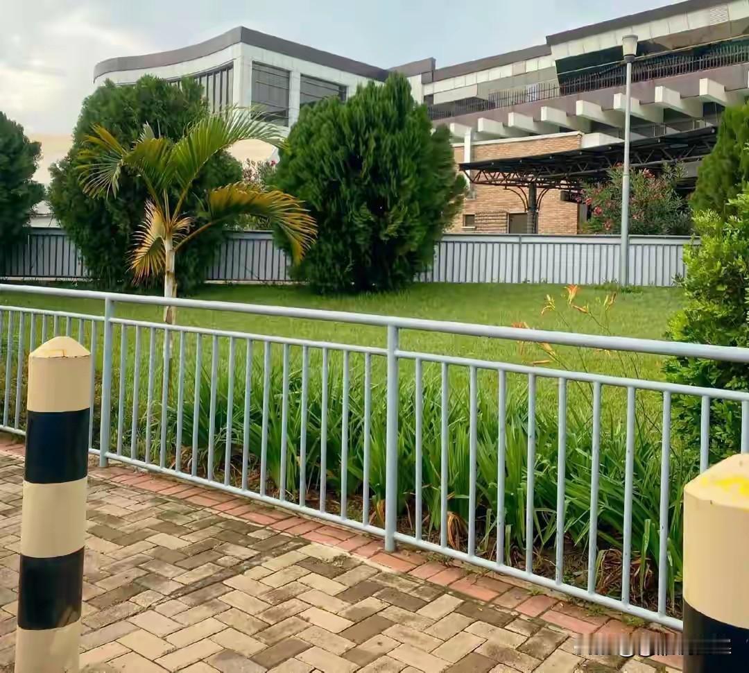 从人间炼狱到非洲最安全，卢旺达抄中国作业，老百姓现在过得怎么样？
      我