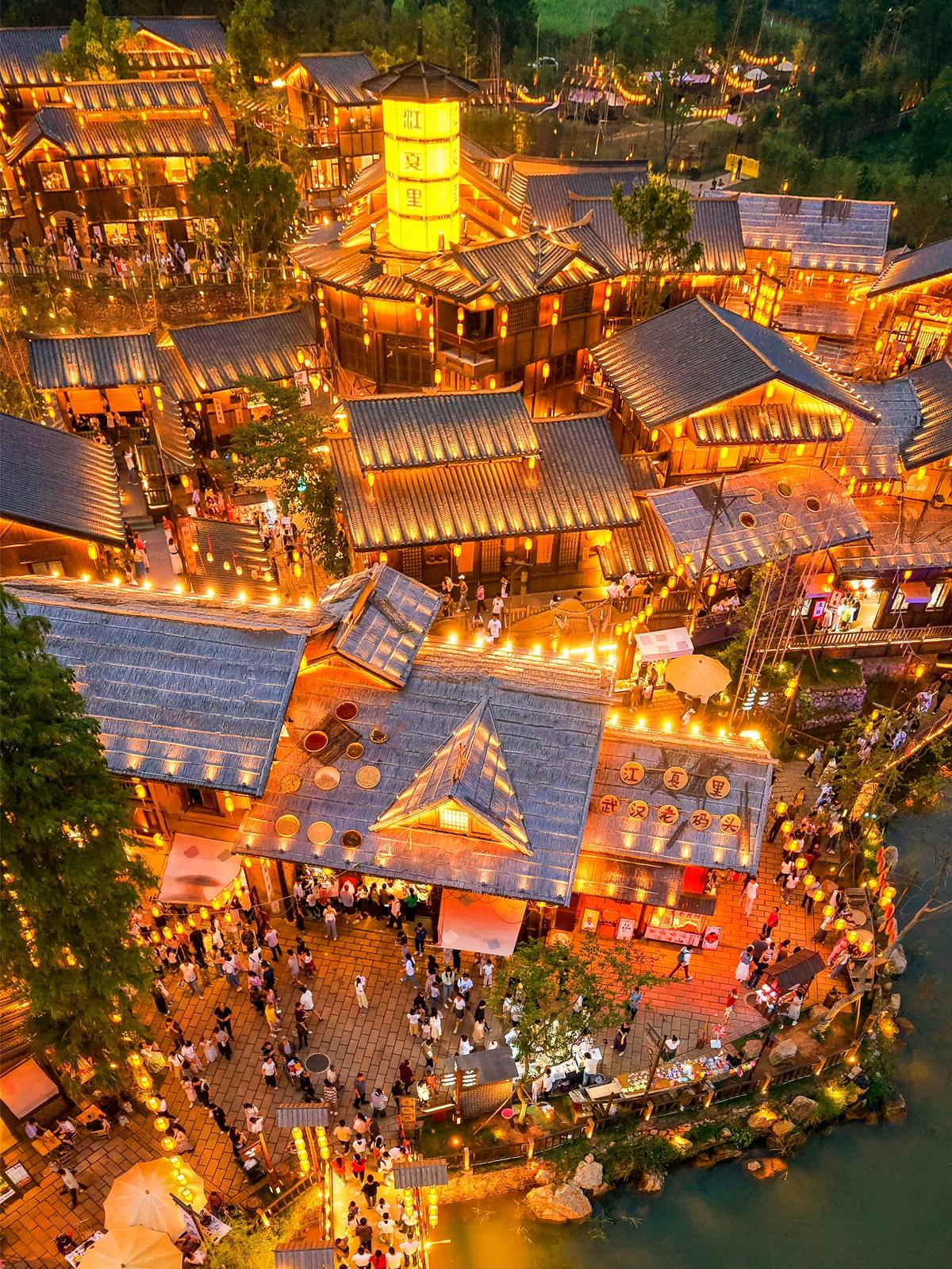 武汉江夏藏着 “老码头秘境”！夜游氛围感拉满
谁懂啊！武汉江夏夜游地标也太会了！