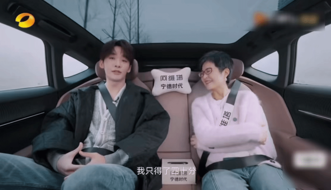 王赫野唱指纹只得了四十分 从仅得40分的低谷，到如今演唱会万人大合唱，王赫野用行