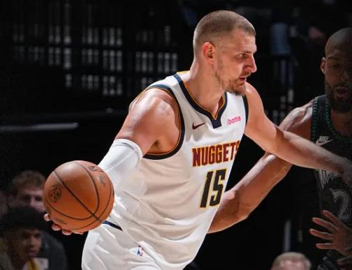 约基奇全场26投仅7中，三分10中2得到27分15篮板3助攻4失误
04月25日