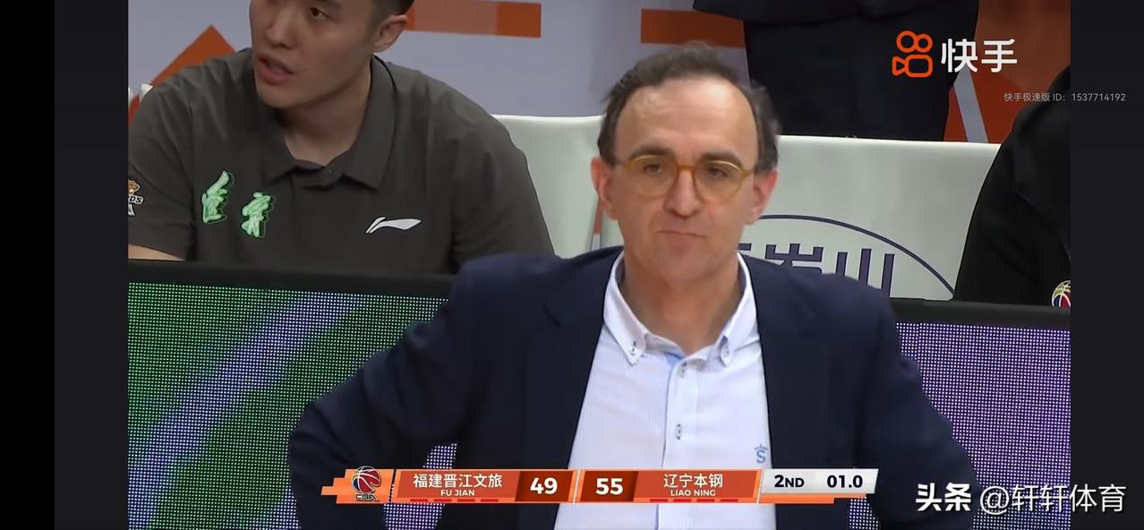 辽宁男篮对阵福建男篮的上半场比赛已经结束，辽宁男篮本场比赛一改前两场比赛的低迷，