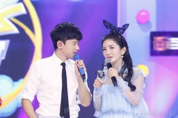 谢娜张杰让何炅睡主卧 何炅在谢娜家和张杰一个待遇哈哈哈哈笑不活了，何老师在谢娜家