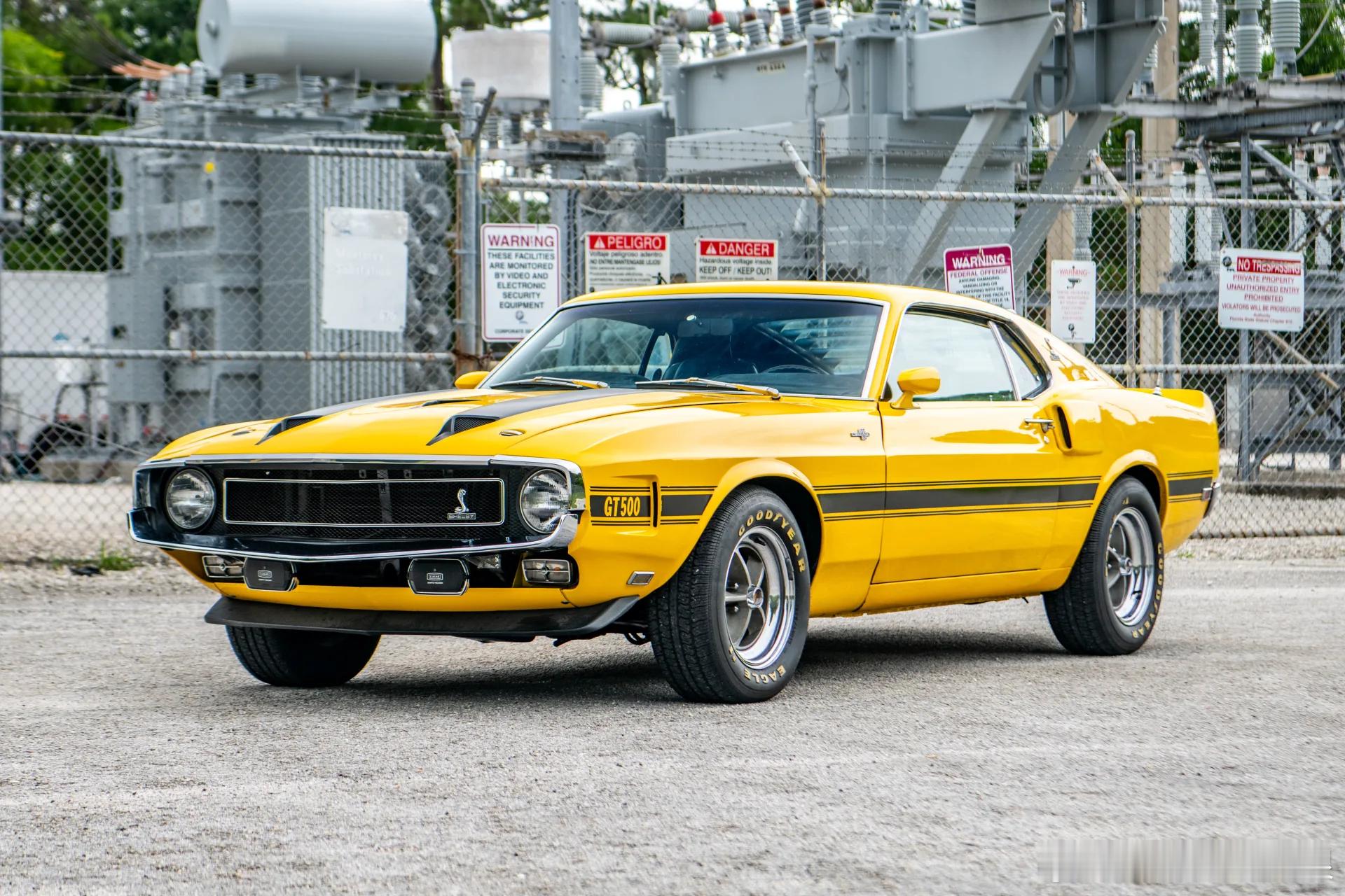 大V聊车 这是辆1970年的Shelby GT500 Fastback，而且车身
