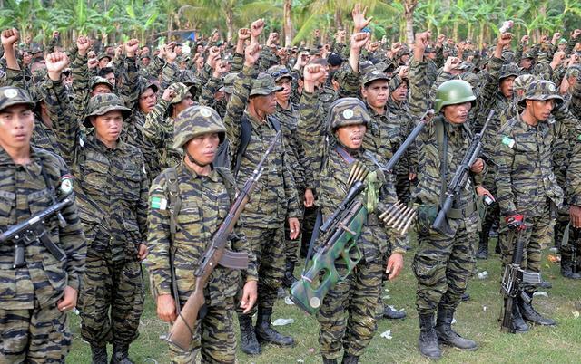 菲律宾炸锅了！陆军高官当众反水，撤回对马科斯支持，美国急了！

其实，蒙高的反水