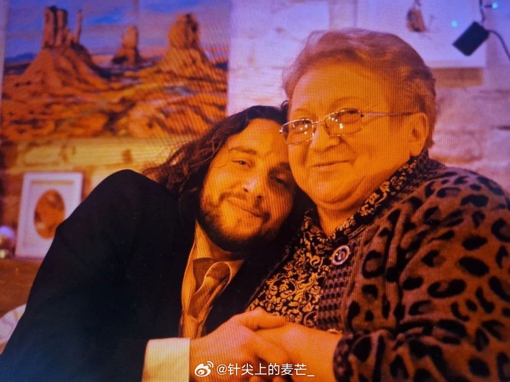 尤纳舍夫：现在正在讨论关于行为评分的意见。作为出了名的捣蛋鬼和叛逆分子，我忍不住