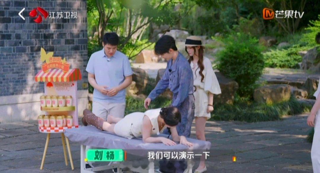 夏之光给陈妍希按摩小腿看一遍就能学会的放松教程，夏之光完整复刻教学动作，手法规整