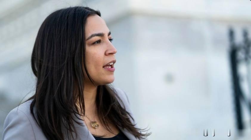 🇺🇸 极左翼势力将矛头指向硅谷。继苹果公司上调价格后，AOC（亚历山德里娅·