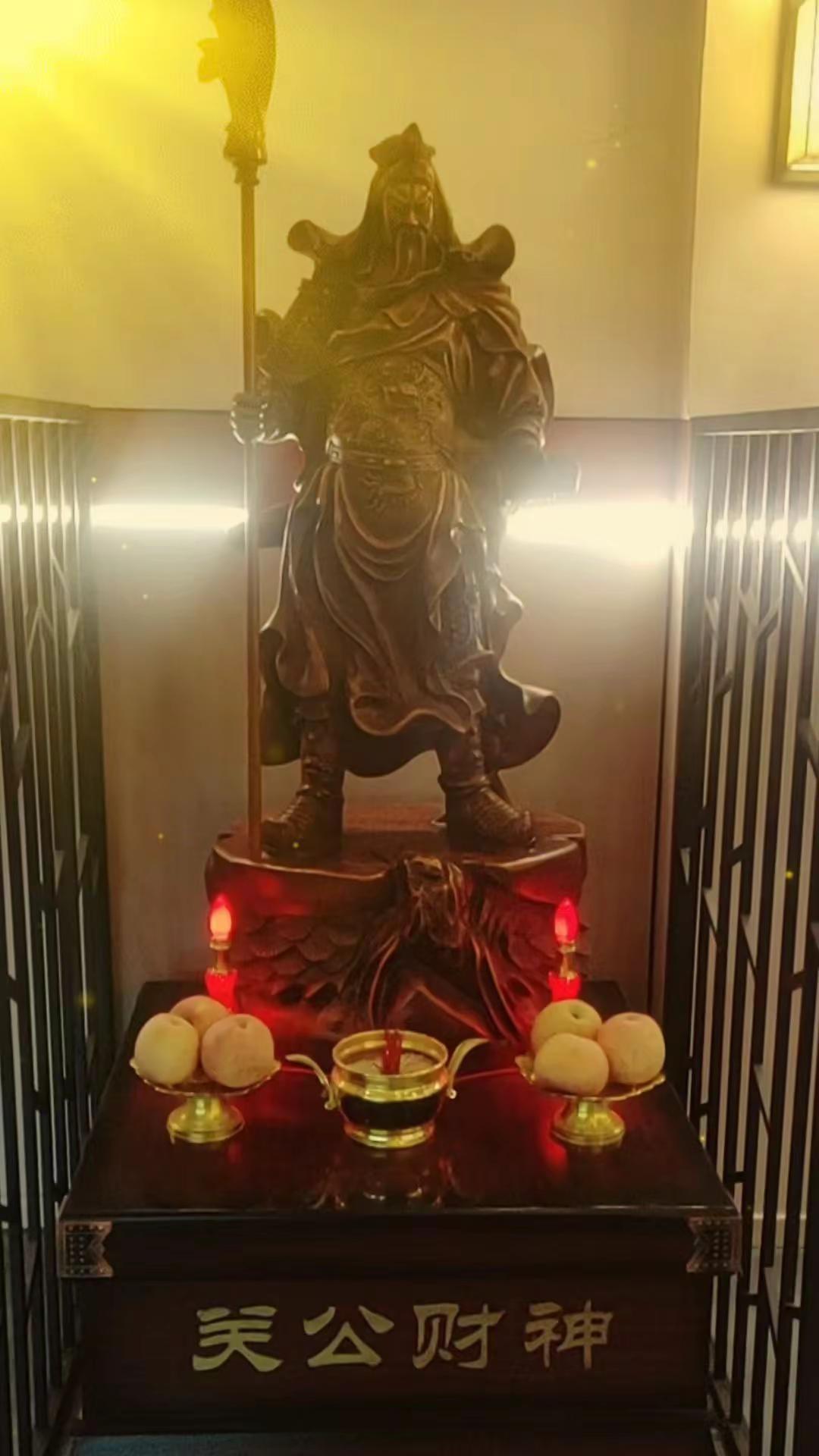 👏👏👏拜关二爷，见者好运，财源广进 ……