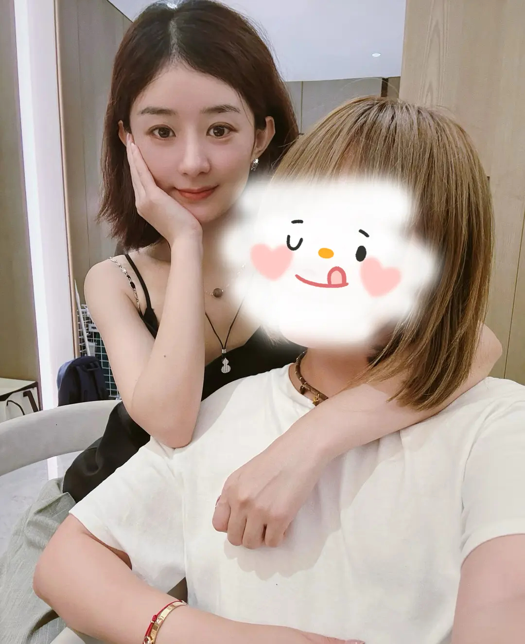 38岁的赵丽颖还是好嫩，像女大赵丽颖庆生照片 ​​​