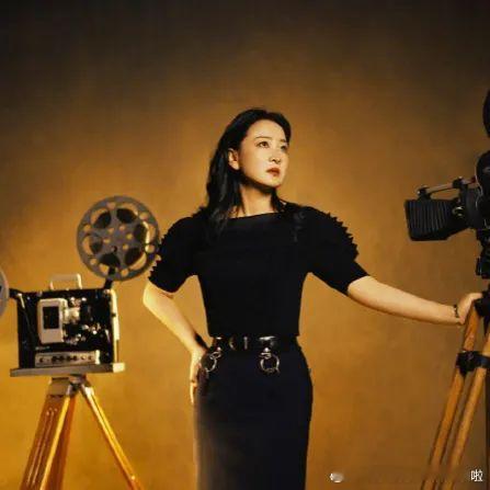 vogue一月份找了贾玲来拍，贾玲自从《热辣滚烫》上映，今年几乎没怎么出现在大众