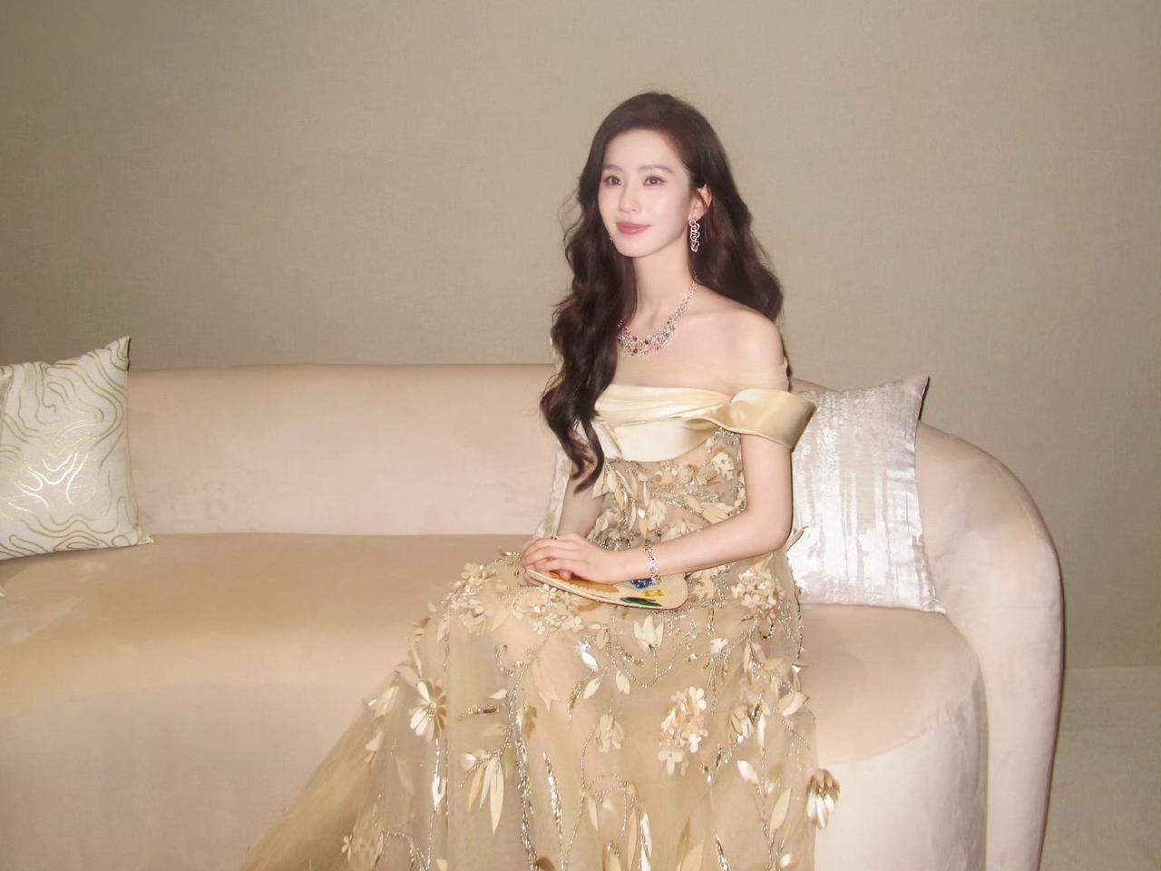 来感受诗诗的东方美人，感受东方韵味[奸笑]
刘诗诗