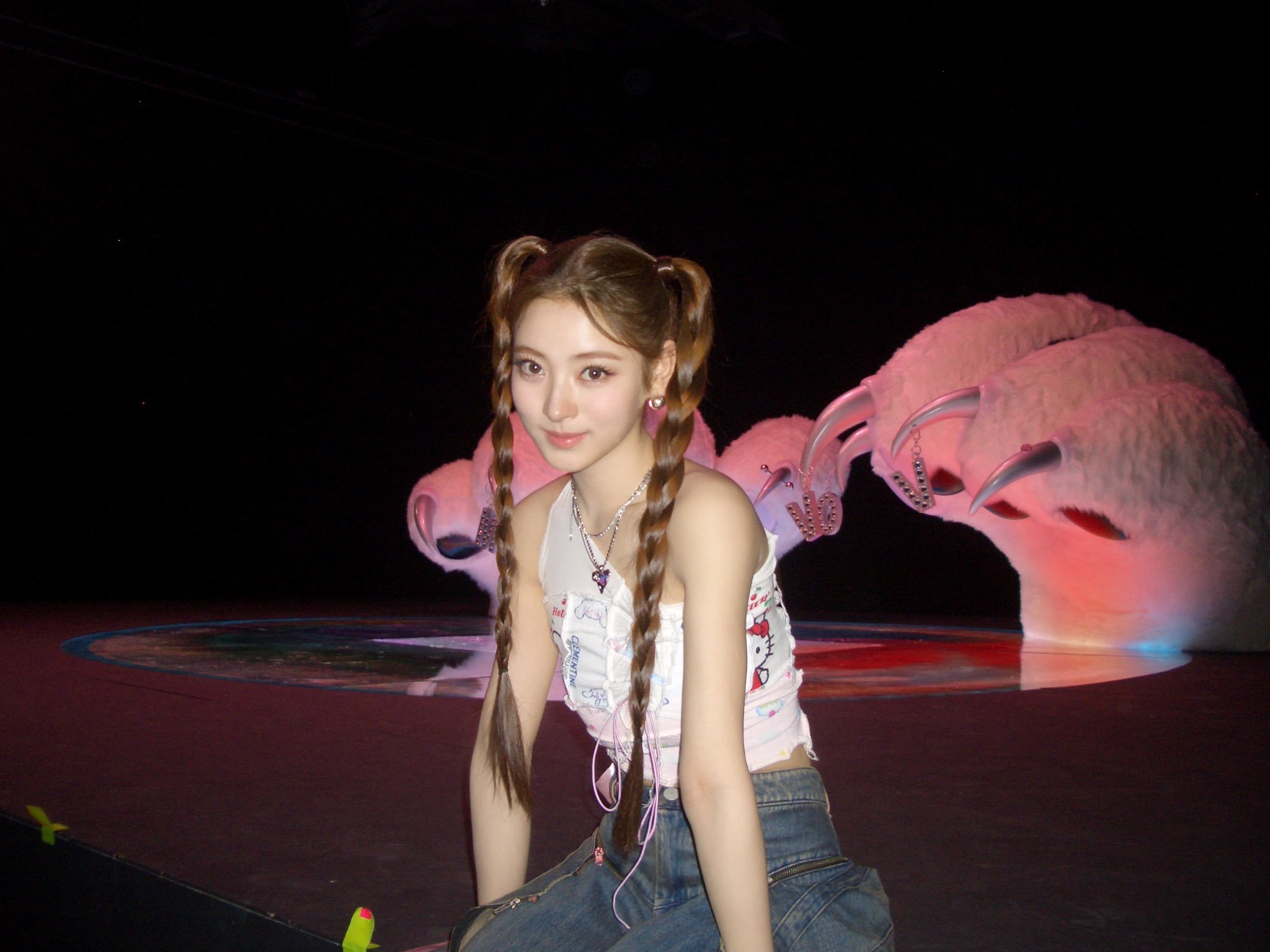 250504 OFFICIAL_MEOVV🅗🅐🅝🅓🅢 🅤🅟 ​​​