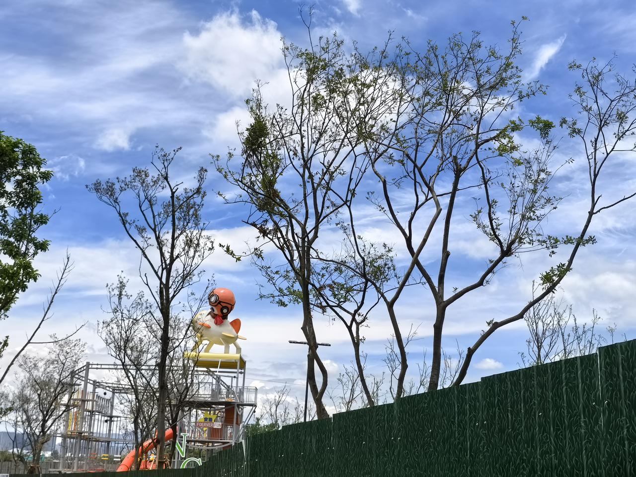 巫家坝的中央公园五标段试验段二期的这个广福路与和美路交叉口，在打造一个巫家坝中央
