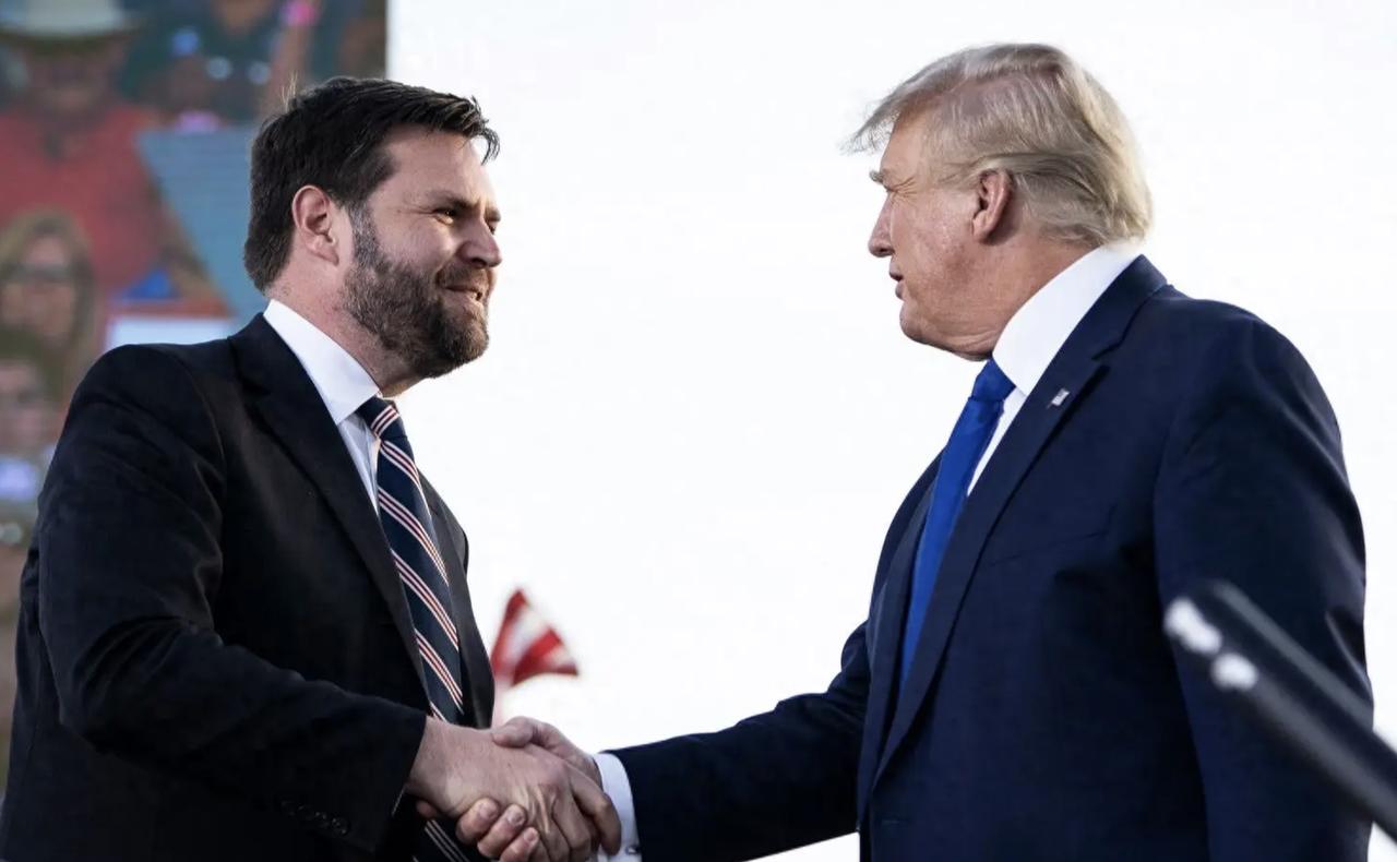 笑死！特朗普自己出来认领了：枪响时特工急着拽人，结果他喊了一声“等一下，我先瞅瞅