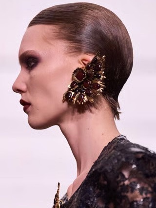 直击时尚幕后 Saint Laurent 圣罗兰2026冬季女士时装秀今年是 Y