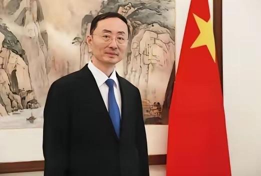 国务院任免国家工作人员。
任命赵文芳为国家铁路局副局长，免去孙卫东的外交部副部长