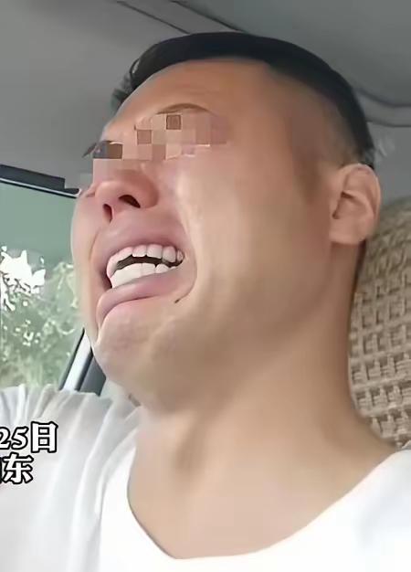 二儿子攒了整整6年的钱，一分不剩，全被亲妈拿去给大哥付了婚房首付。他没吵，没闹，