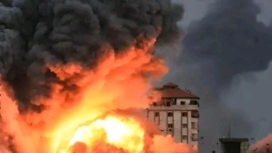 以色列袭击伊朗能源设施为伊朗报复性打击海法石油精烁厂提供了直接借口，双方将能源基