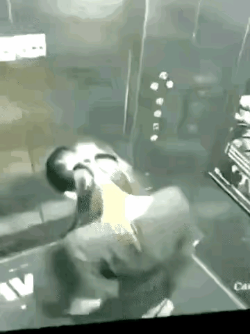 这种人有两种情况，一是精神有问题；二是生理有问题，实在憋不住才在电梯里解决。
 