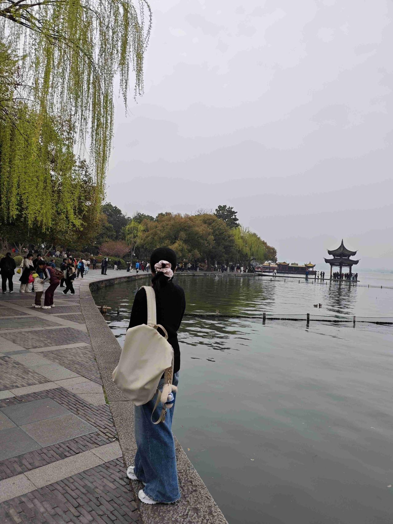 我的今日状态：😁轻松愉快
我这里的天气：☀️晴天

生活总是会给我各种不经意间