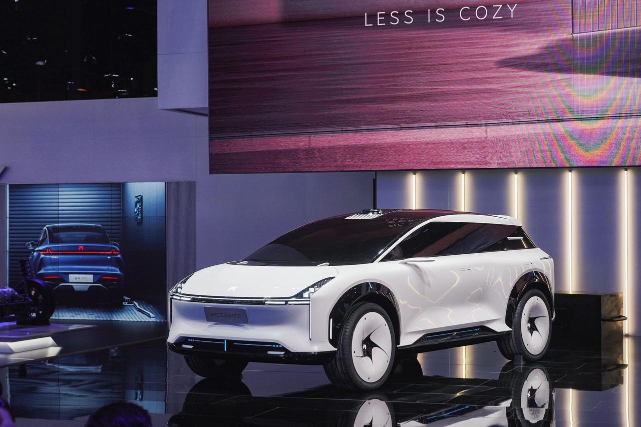 飞凡把奥迪设计师挖来了？
这可以提前预定车展最帅概念车了吧？我说咋这么帅，原来是