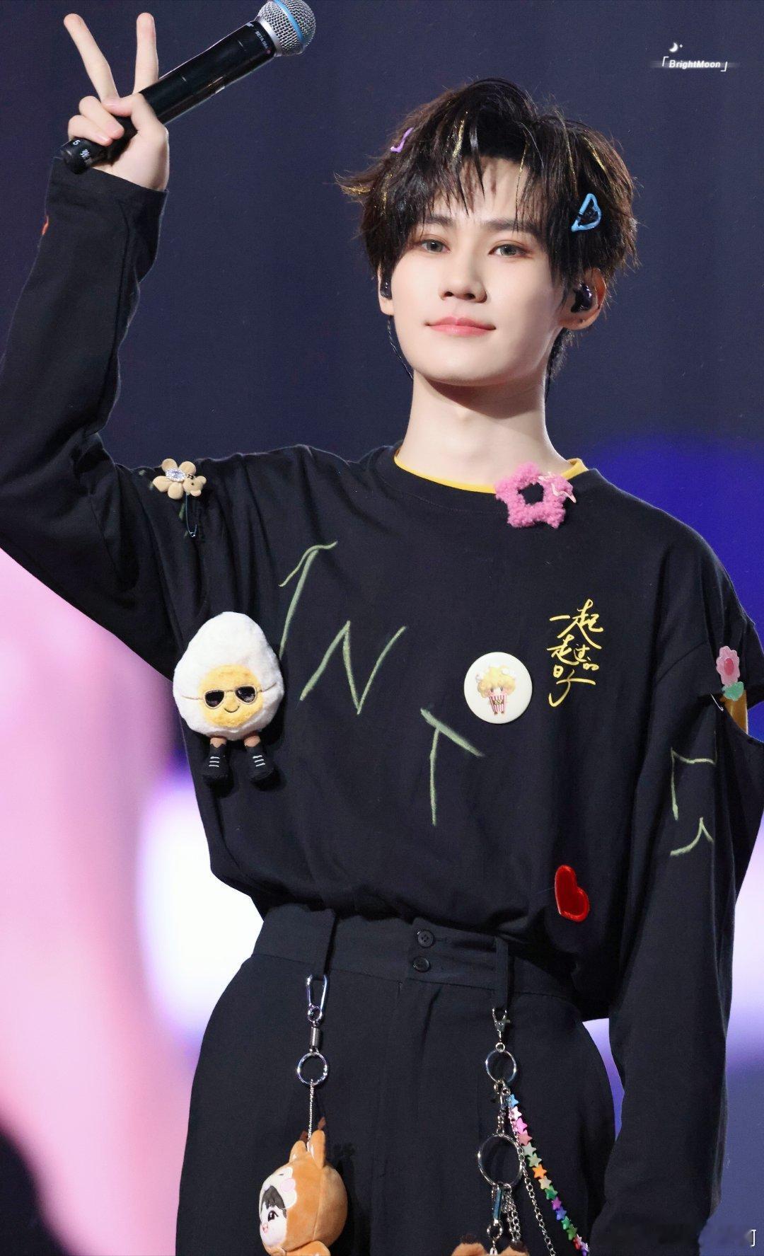 张真源呼安自拍照  [并不简单] 时代少年团 太原演唱会  [酷]你能让月色温柔