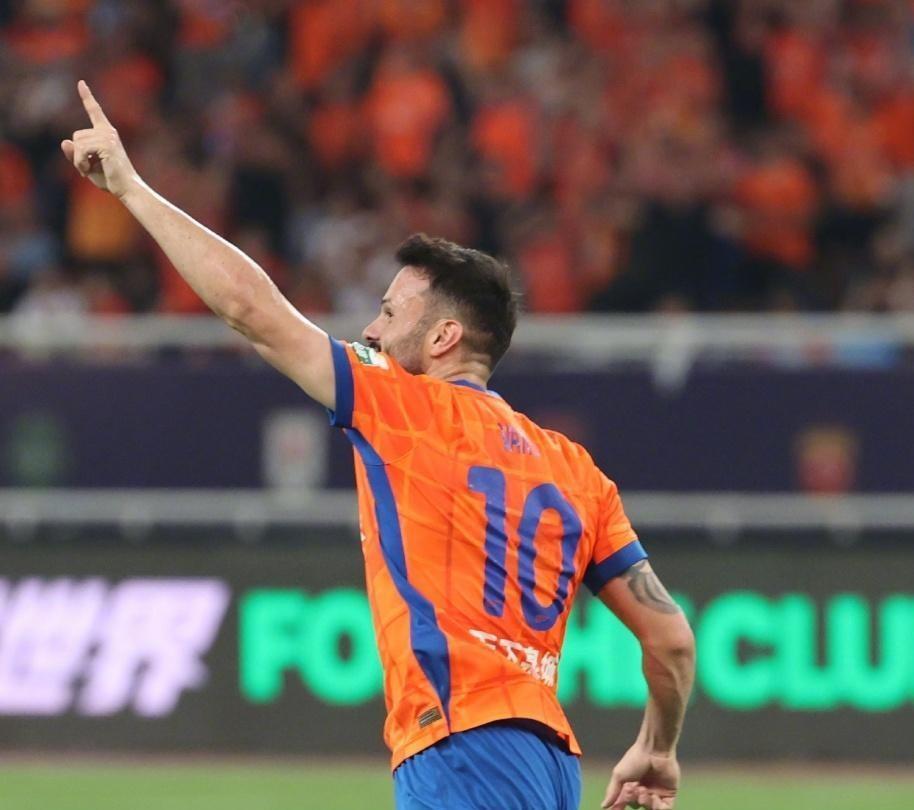 又到格鲁吉亚经十路梅西时间！
下一轮山东泰山对阵上海海港，无疑是中超的重磅对决。