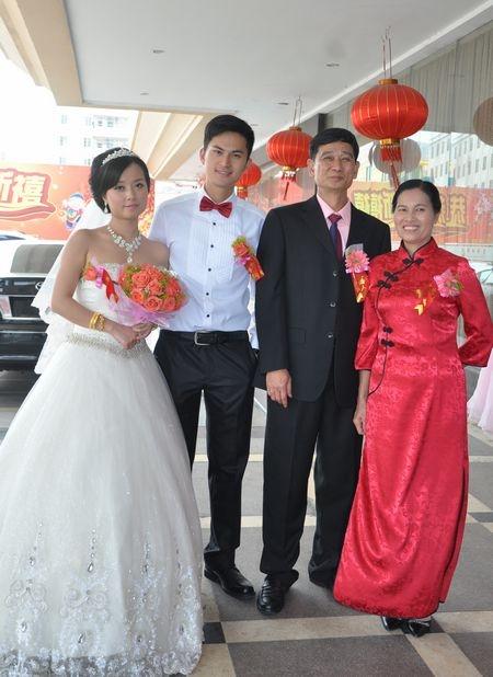 这场“极简到极致”的婚礼，反而让我看懂了婚姻最真实的样子
 
参加我亲戚的婚礼，