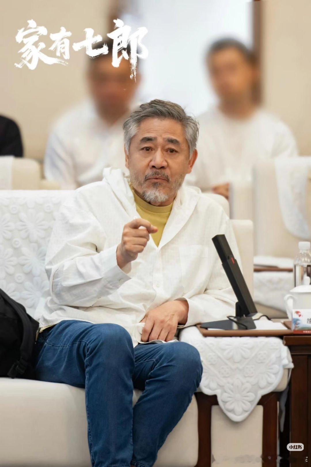 有没有觉得陈宝国现在年纪大了也逐渐靠近赵本山那个感觉了？