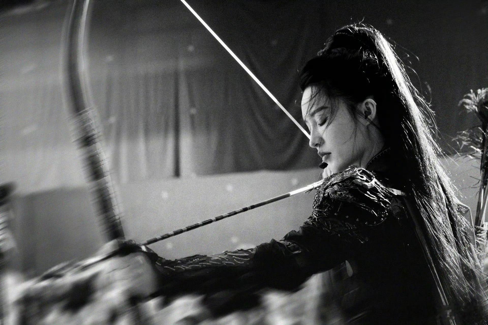 #李沁弯弓射箭剧照# 姐姐好帅！英姿飒爽古代将军！ ​​​
