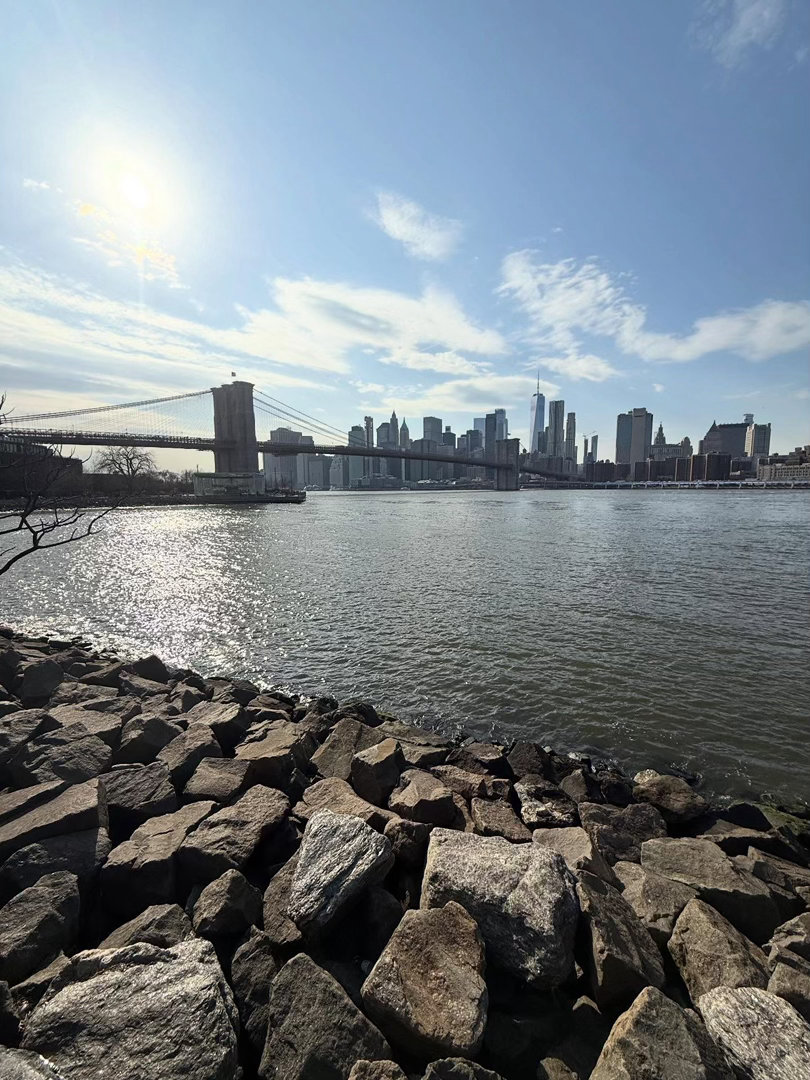 姆巴佩  IG更新：NYC🗽*纽约街头玩滑板车的kyks🛴👦🏽姆巴佩