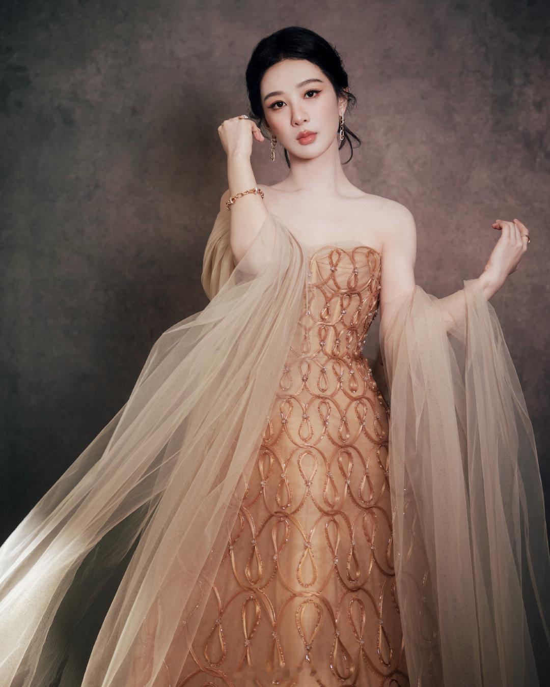 杨紫都瘦成啥样了视后好美好高好白漂亮极了