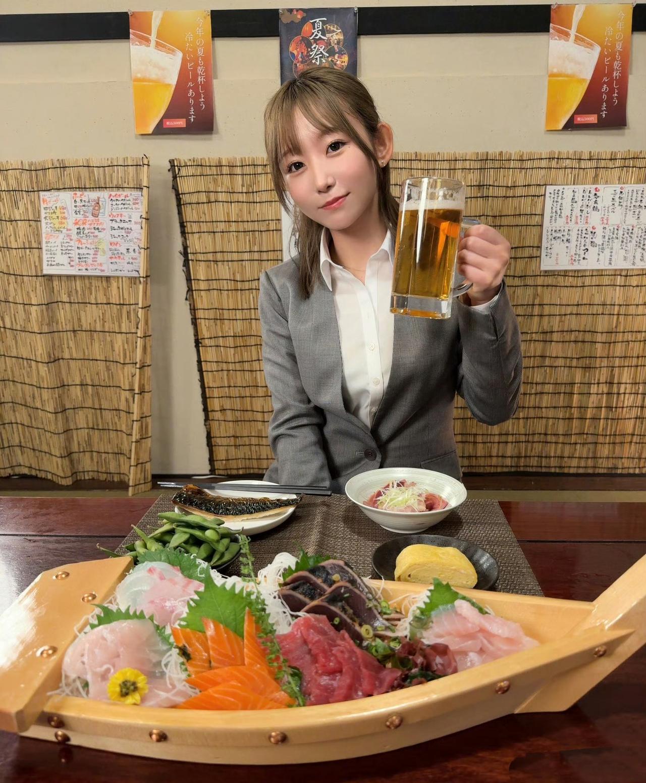 夏日氛围下的美食与美酒，干杯🍻🍣🌸