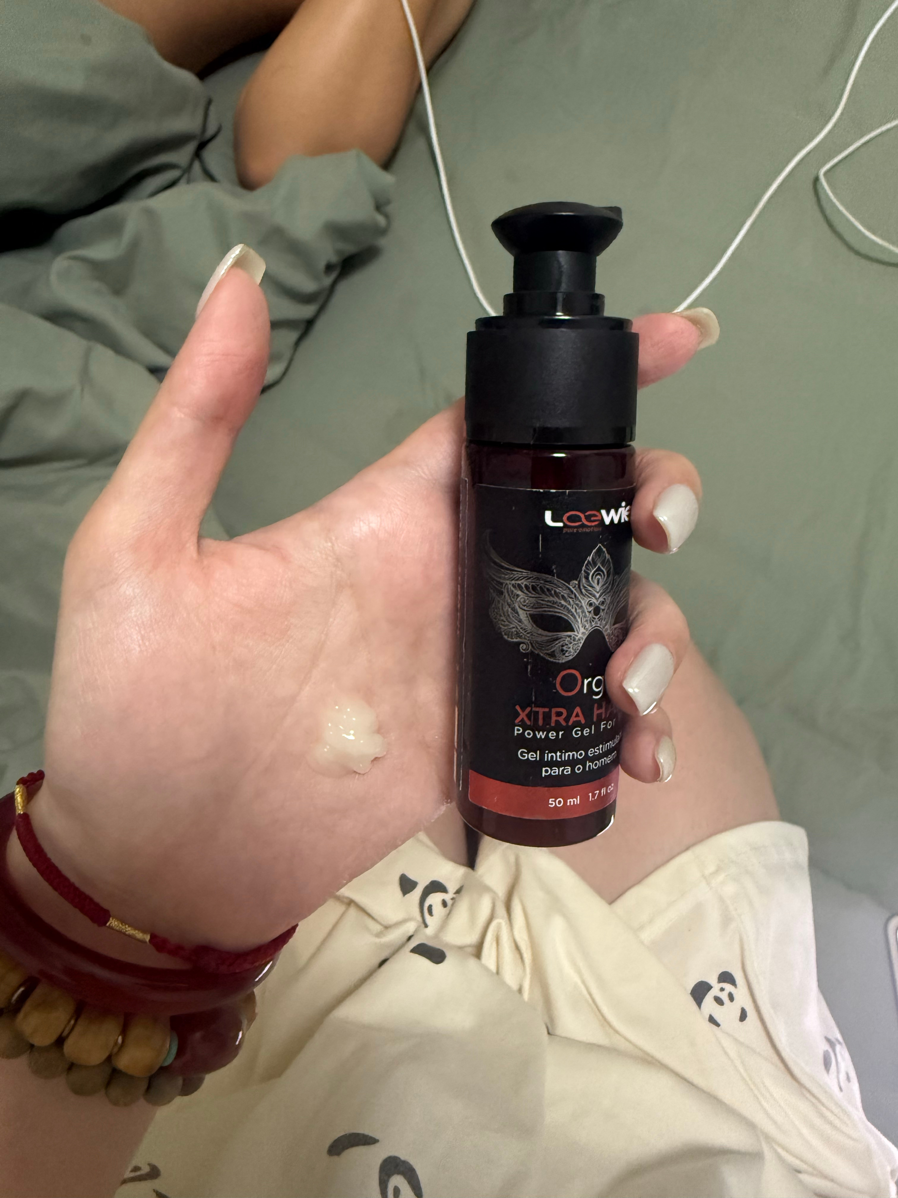 又来上钟了亲自给天蝎男涂 对自己的⭐福就是很上心！！！！第三瓶修护液也快用完了 