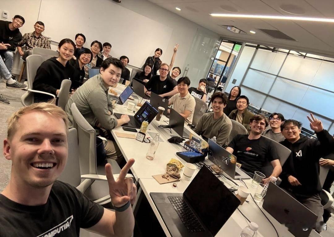 未来的AI世界将会由中文主导，因为英文句子由主语、谓语、宾语等独立部件拼装而成，