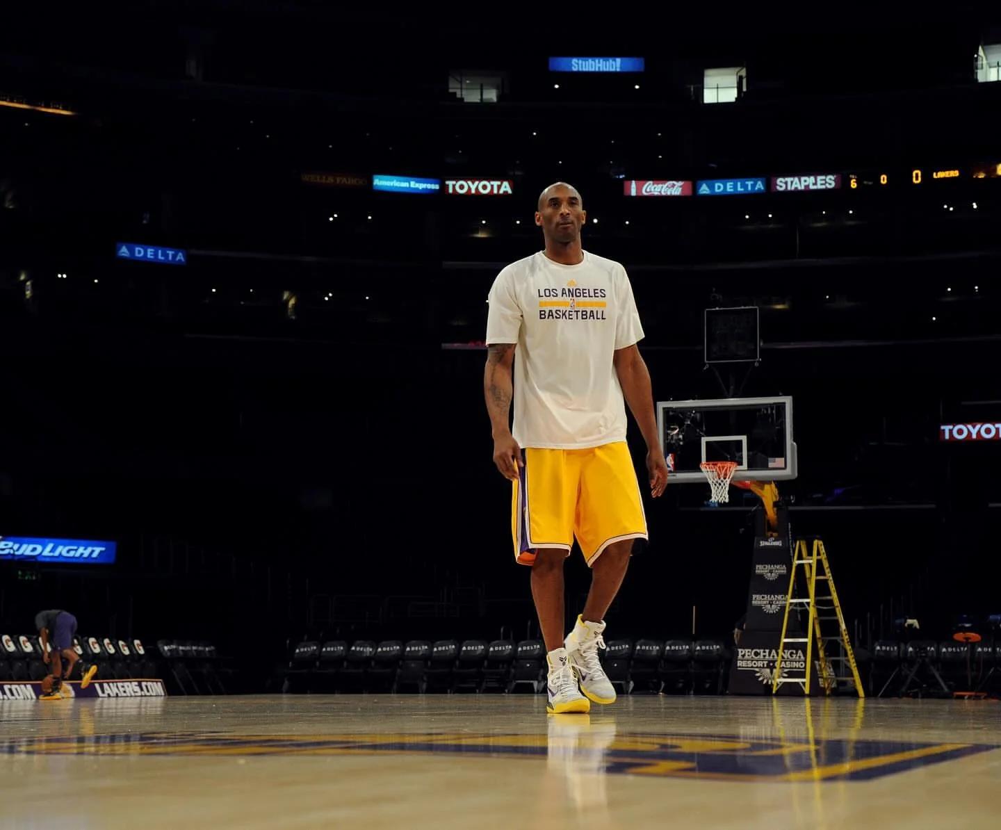 好的日子给你带来快乐，阴暗的日子给你带来经验。生活坏到一定程度就会好起来，因为它