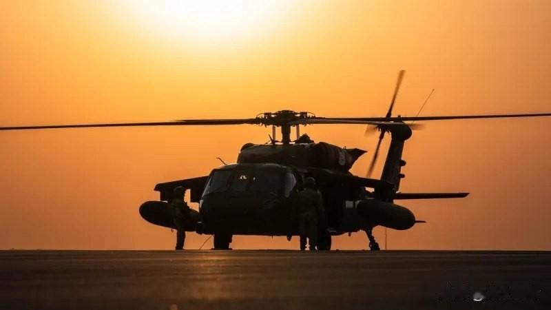 伊拉克民兵发布FPV袭击视频：美军维多利亚基地雷达与黑鹰直升机遭精准摧毁

伊拉