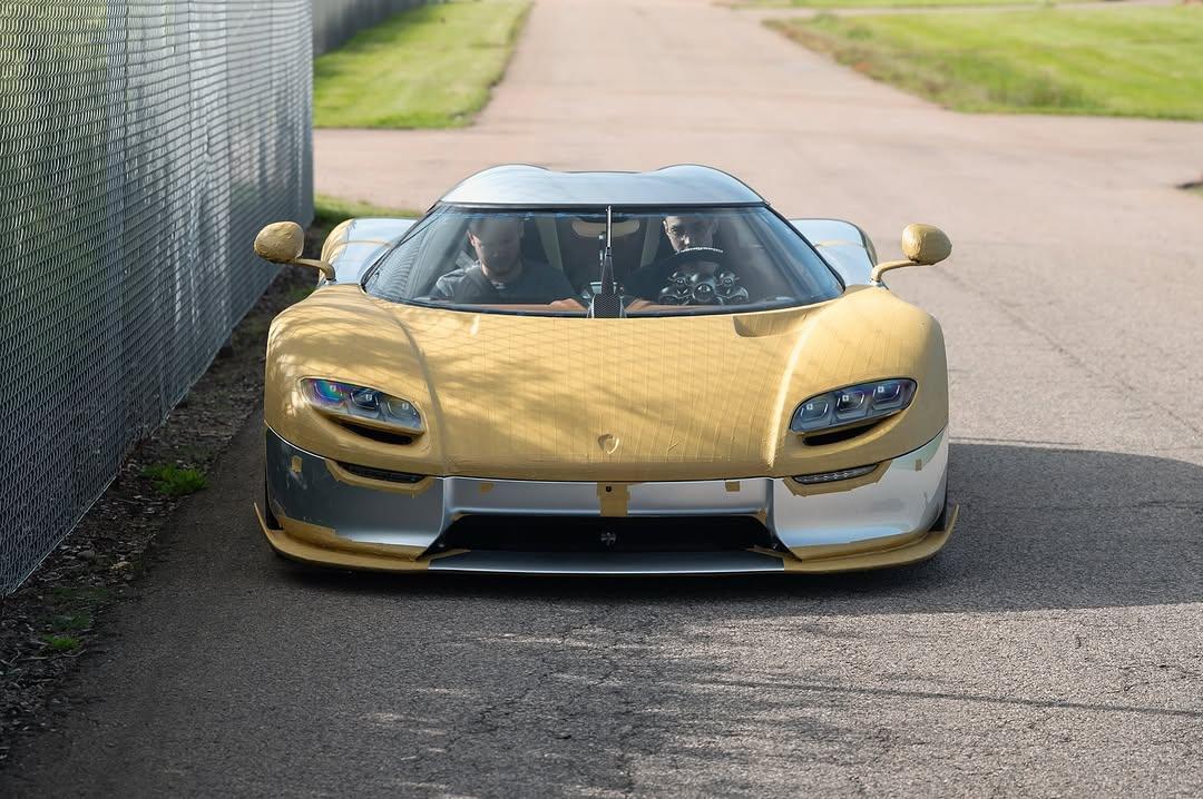 第一台客户Koenigsegg CC850出来测试了