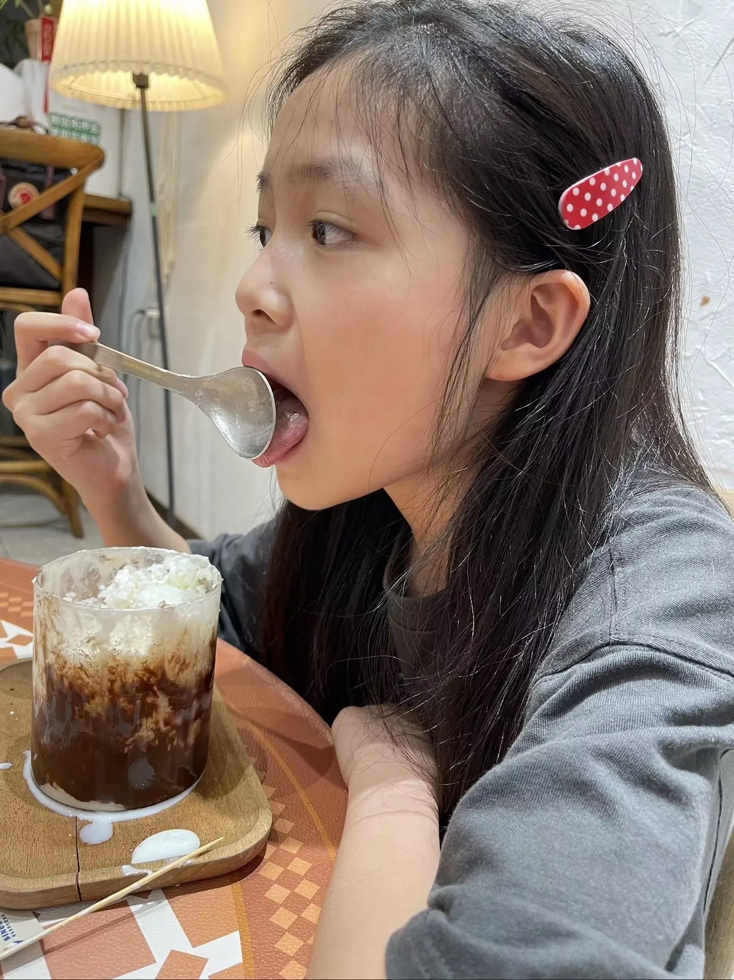 亲爱的大力士小姐 你说你是一朵难养的花 
那我便格外用心珍惜你
