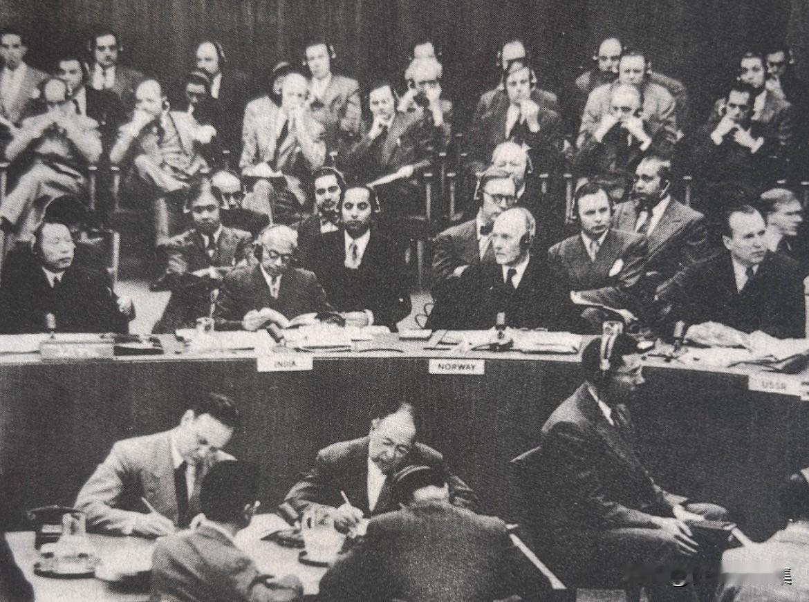 1950年11月28日，中国政府代表伍修权在联合国安理会上发表长篇讲话，历数近百