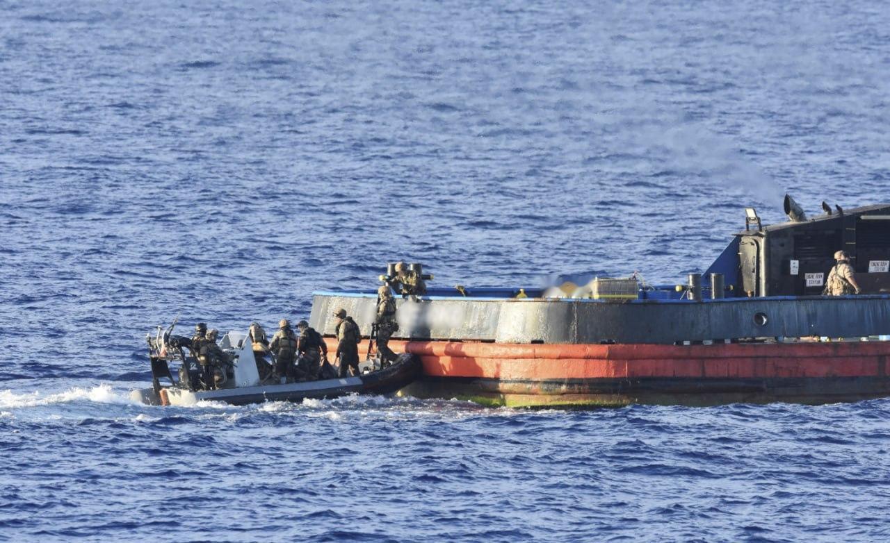 法国当局表示，周四（2月12日），一艘法国海军舰艇在法属波利尼西亚经济区内，在一