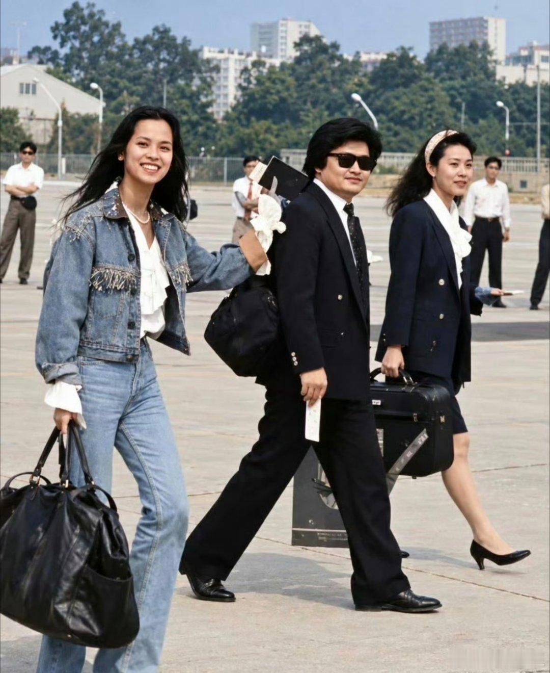 那个年代:1990北京亚运会前夕，三人奔赴彩排现场的抓拍，左韦唯、中刘欢 ​​​