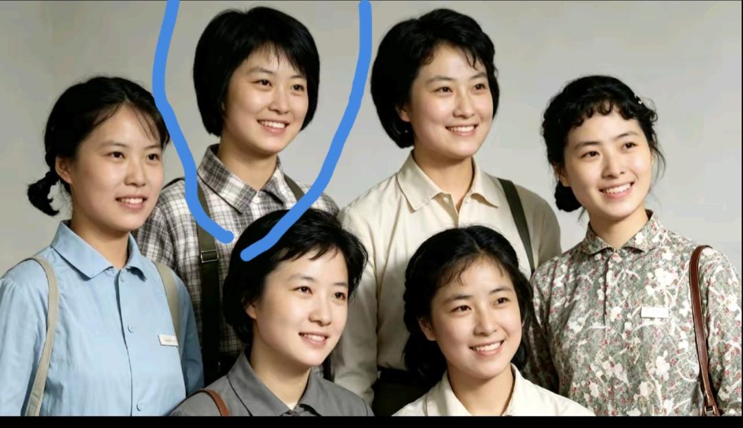 这张老照片拍摄于1978年北京广播学院，是208宿舍六位女同窗的合影。

赶上恢