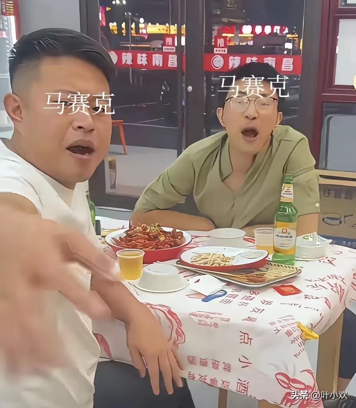 南昌摸头事件的处理结果出来了，白衣男被行政拘留，而一旁拱火的眼镜男被罚款。酒可以