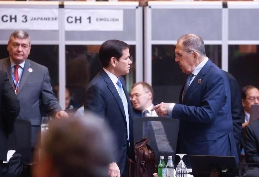 美俄外长在马尼拉东盟峰会场边会谈，鲁比奥称愿推动俄乌达成和平协议，但会后俄方仅作